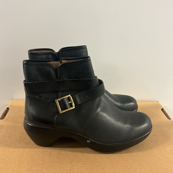 Easy Spirit Black Ankle Boots - Picture 2 of 9
